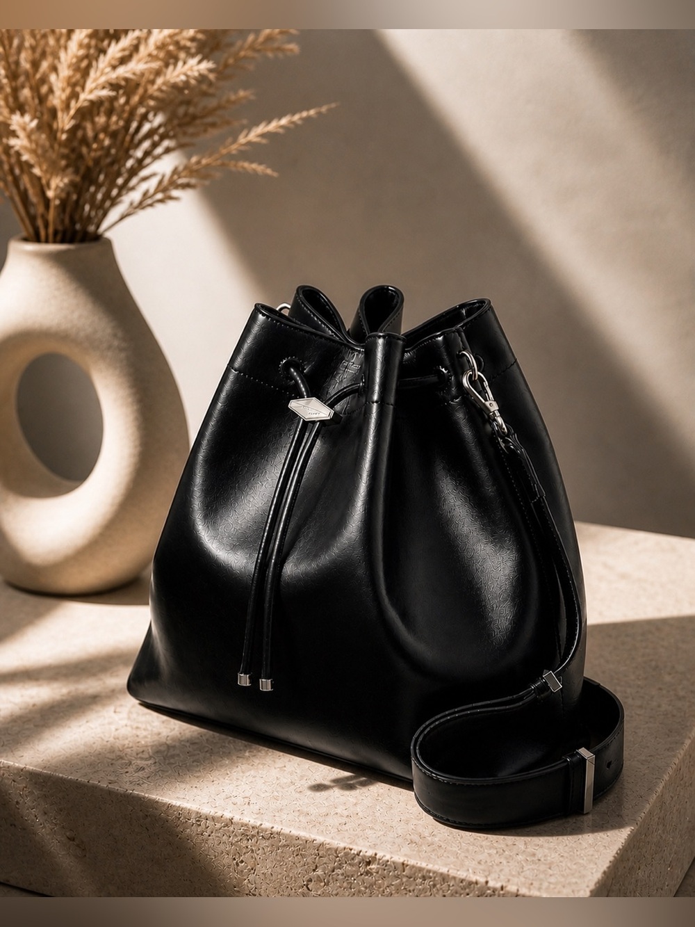Designer Set:
Jimmy Choo Cinch L Bucket Bag + Gucci GG Monogram Hobo size M - Picture 6 of 17